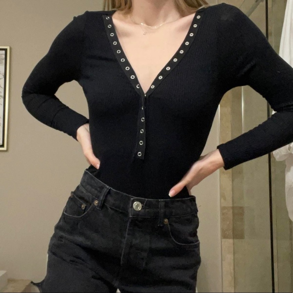 BLACK BUTTON BODY SUIT